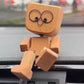 Piccola e Incantevole Figurina Oscillante in Legno