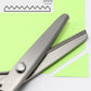 ✂️🧵 Forbici a bordo zig-zag in acciaio inossidabile – Impugnatura ergonomica, anti-sfilacciamento, taglia tessuto, carta e cuoio con una finitura pulita, il coltellino svizzero dei lavori creativi 🌸🎨