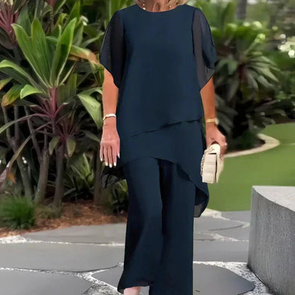 Completo composto da affascinante top irregolare e pantaloni a gamba larga