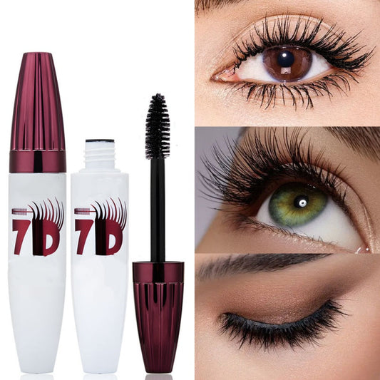 Mascara incurvante e allungante a lunga tenuta
