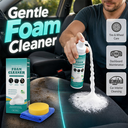 Schiuma detergente per la pulizia profonda degli interni dell'auto