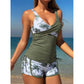 Completo composto da tankini a vita alta e shorts con stampa tropicale.