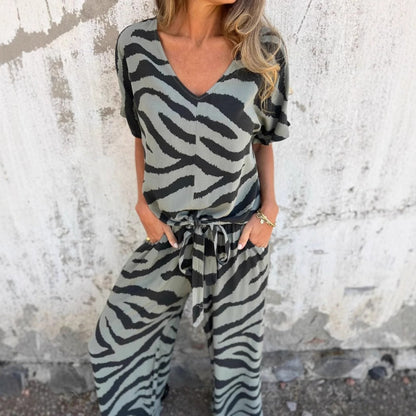 Completo due pezzi da donna con top a V e pantaloni con stampa zebrata