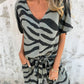 Completo due pezzi da donna con top a V e pantaloni con stampa zebrata